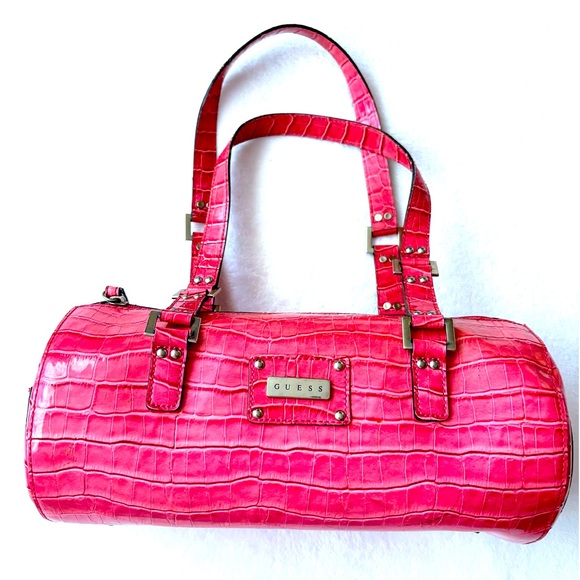 ✨Y2K VINTAGE GUESS PINK BARRL BAG PINK CROC BARREL BAG PINK GUESS SHOULDER BAG✨ - Picture 2 of 8
